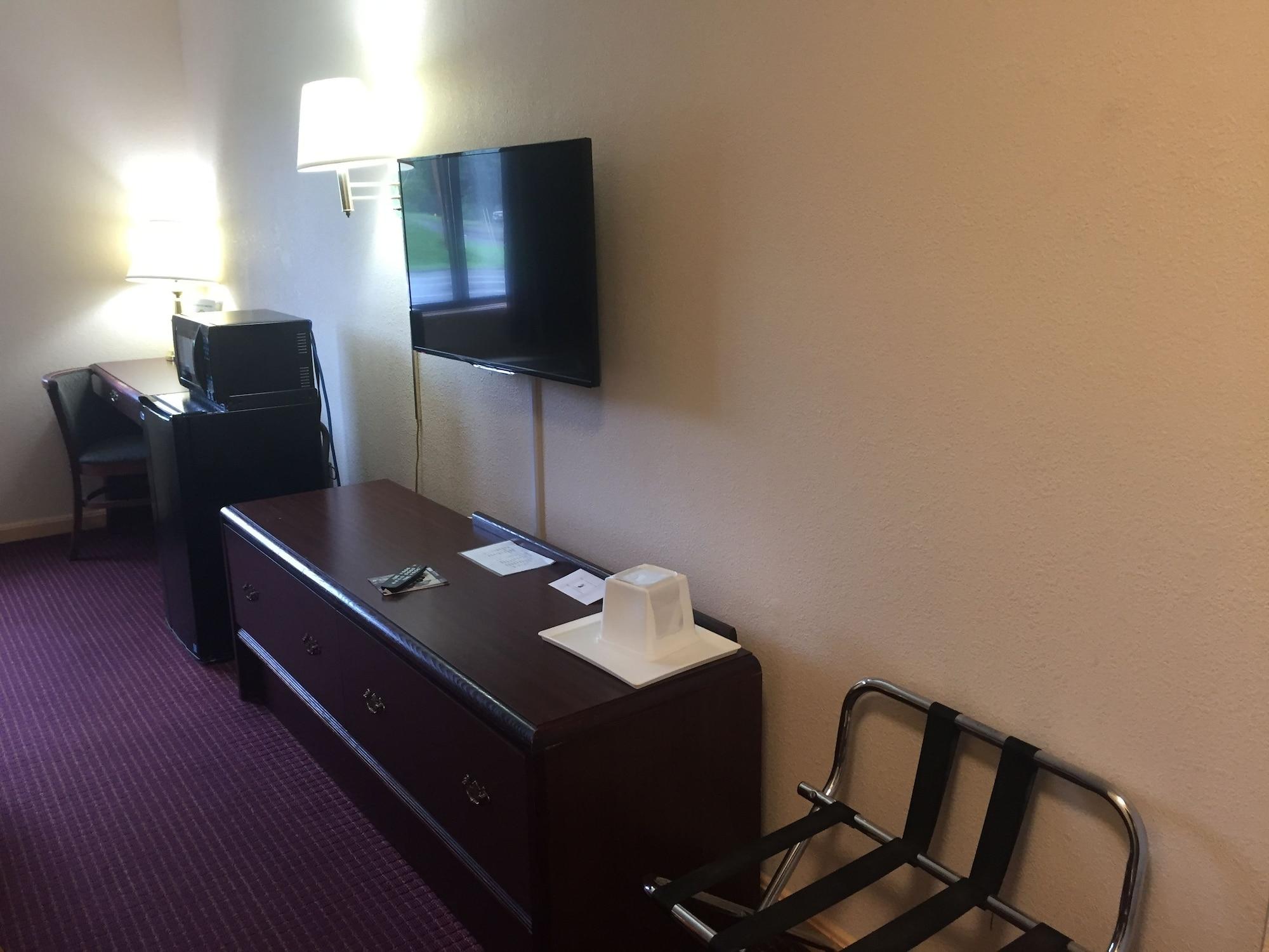 ซูเปอร์ 8 บาย วินด์แฮม ฮิลส์วิลล์ Hotel ภายนอก รูปภาพ