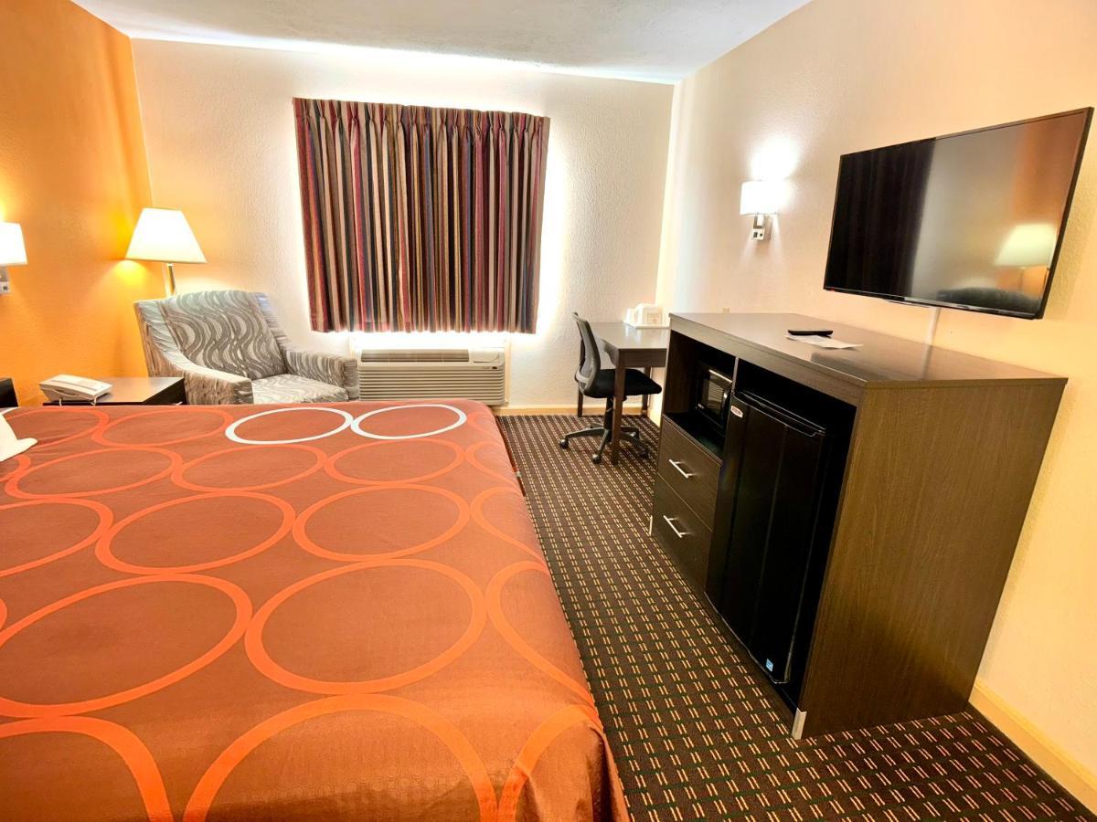 ซูเปอร์ 8 บาย วินด์แฮม ฮิลส์วิลล์ Hotel ภายนอก รูปภาพ