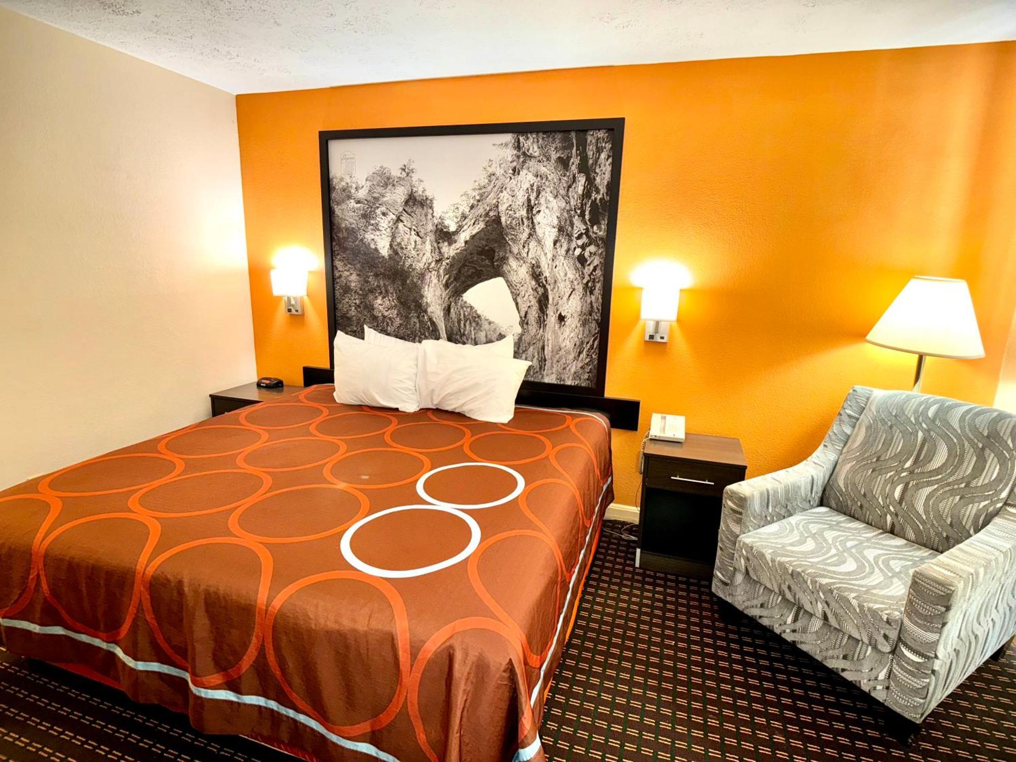 ซูเปอร์ 8 บาย วินด์แฮม ฮิลส์วิลล์ Hotel ภายนอก รูปภาพ